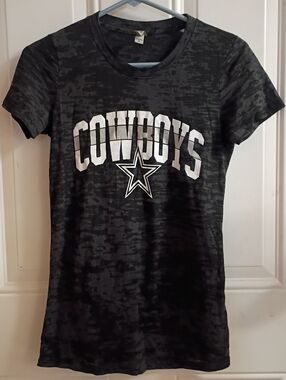 2/$10 Dallas Cowboys Sheer Graphic Tee Medium